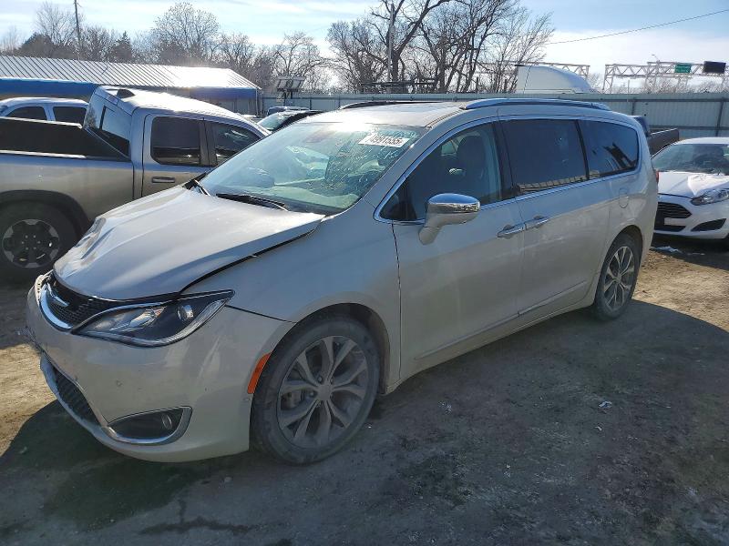 CHRYSLER PACIFICA 2019 with VIN 2C4RC1GG5KR588154 - Photo from auction