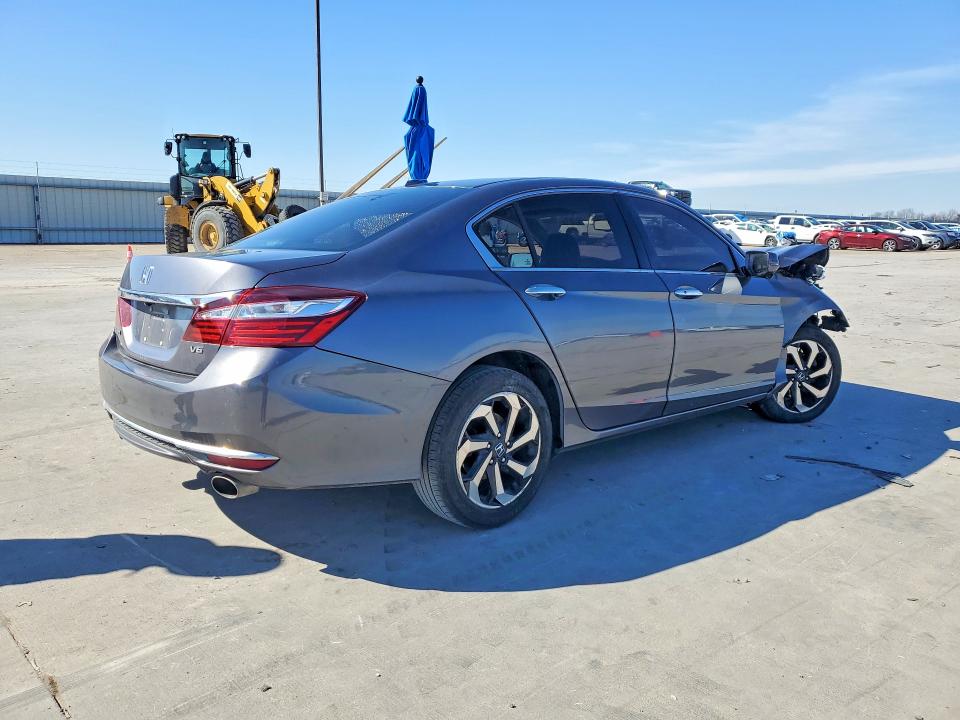 Photo 3 from auction – 2016 HONDA ACCORD with VIN 1HGCR3F82GA033038