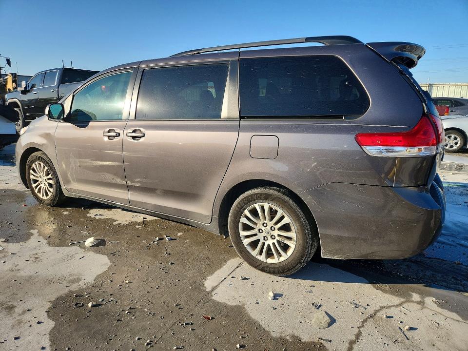 Photo 2 from auction – 2013 TOYOTA SIENNA 4X4 with VIN 5TDYK3DC6DS352523