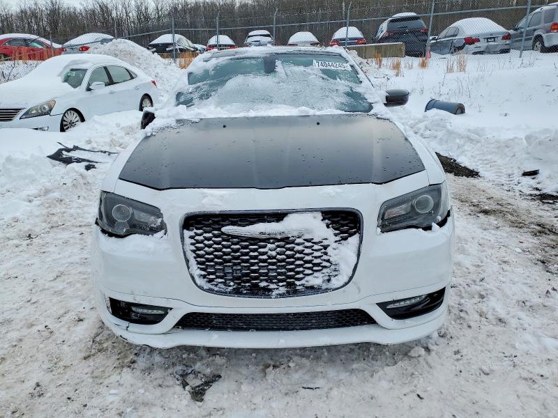 Photo 5 from auction – 2019 CHRYSLER 300 with VIN 2C3CCABT4KH704870
