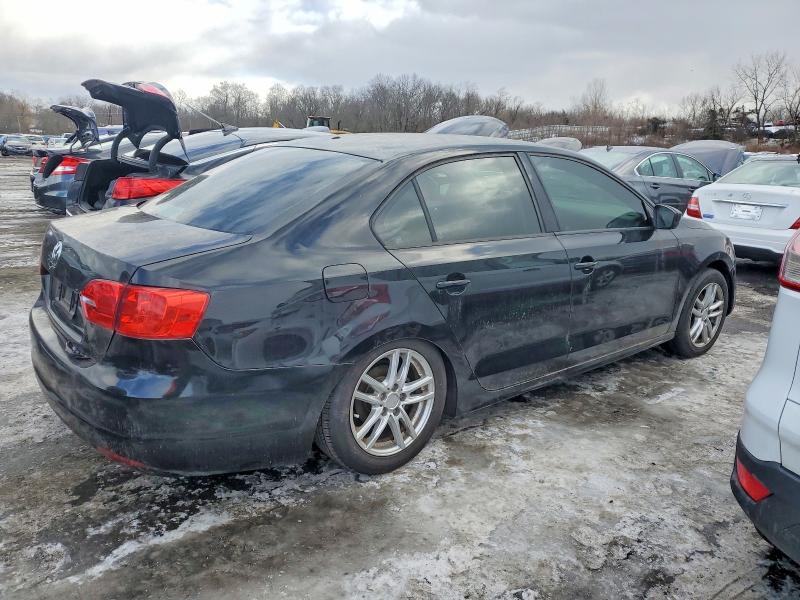 Photo 3 from auction – 2014 VOLKSWAGEN JETTA with VIN 3VW1K7AJ8EM333496