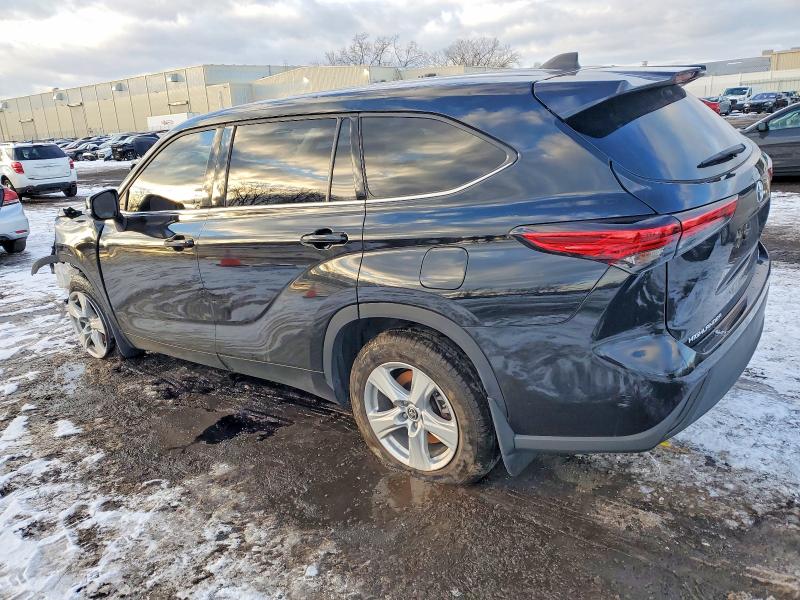 Photo 2 from auction – 2022 TOYOTA HIGHLANDER with VIN 5TDBZRBH2NS579275