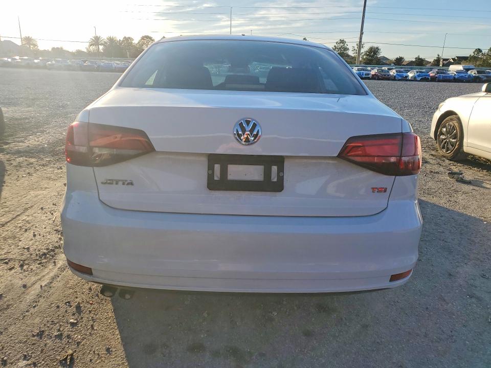 Photo 6 from auction – 2017 VOLKSWAGEN JETTA with VIN 3VW2B7AJ5HM415081