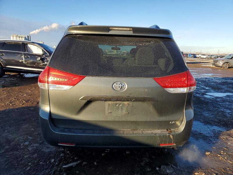 Photo 6 from auction – 2014 TOYOTA SIENNA with VIN 5TDKK3DC5ES497074