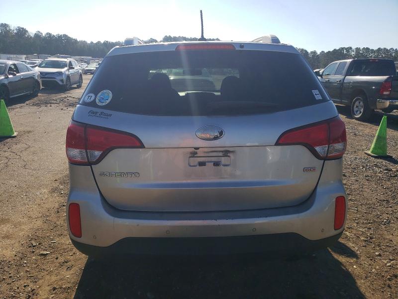 Photo 6 from auction – 2015 KIA SORENTO LX with VIN 5XYKTCA62FG566264