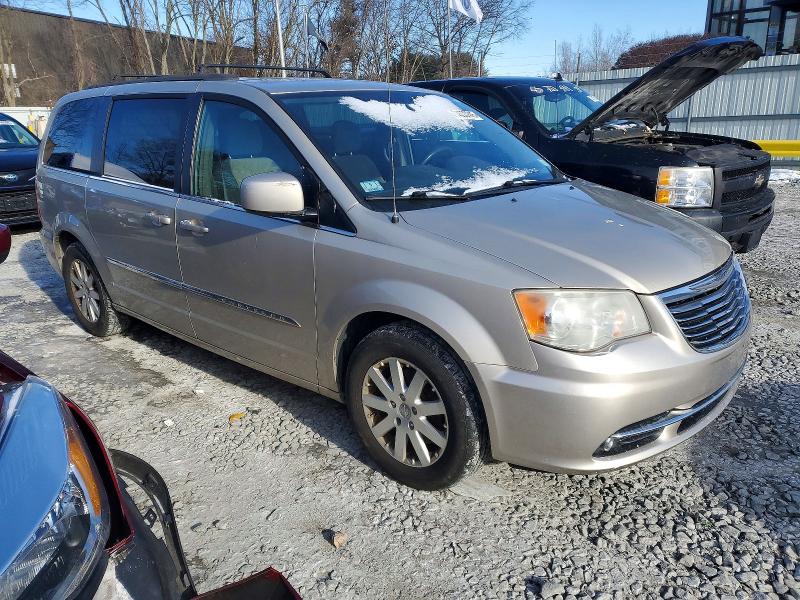 Photo 4 from auction – 2014 CHRYSLER TOWN & COU with VIN 2C4RC1BG7ER377095