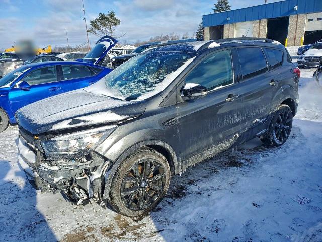 FORD ESCAPE 2019 with VIN 1FMCU9J9XKUB89282 - Photo from auction