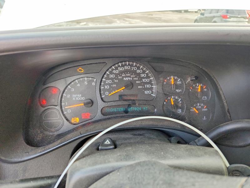 Photo 9 from auction – 2005 GMC NEW SIERRA with VIN 2GTEK13T651402094