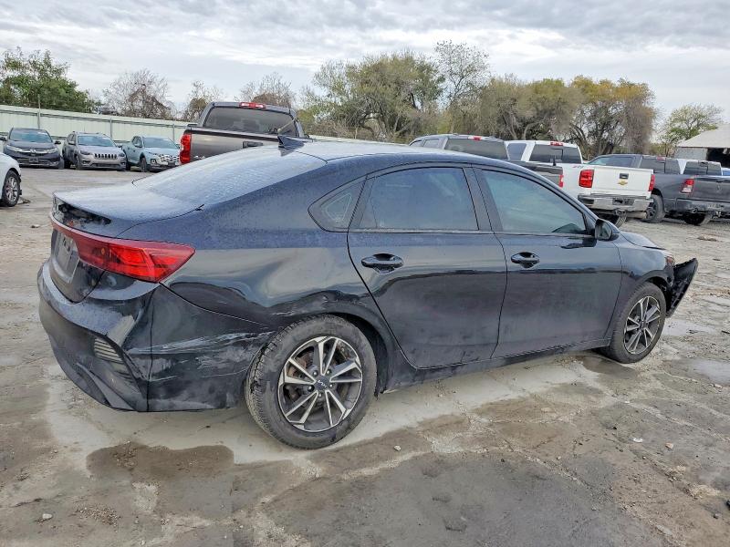 Photo 3 from auction – 2022 KIA FORTE with VIN 3KPF24AD1NE425478