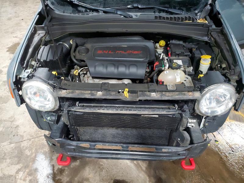 Photo 11 from auction – 2015 JEEP RENEGADE with VIN ZACCJBCT2FPB42199