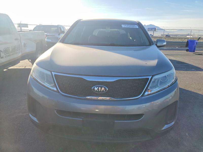 Photo 5 from auction – 2015 KIA SORENTO LX with VIN 5XYKTCA68FG567791