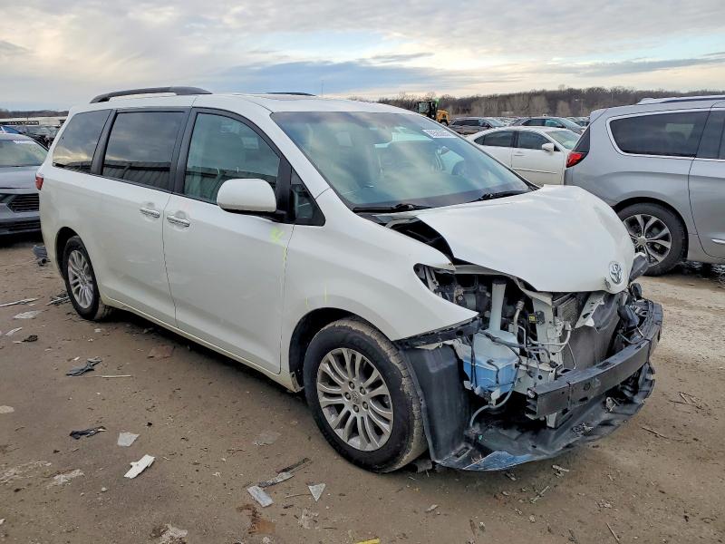 Photo 4 from auction – 2015 TOYOTA SIENNA XLE with VIN 5TDYK3DC9FS661843