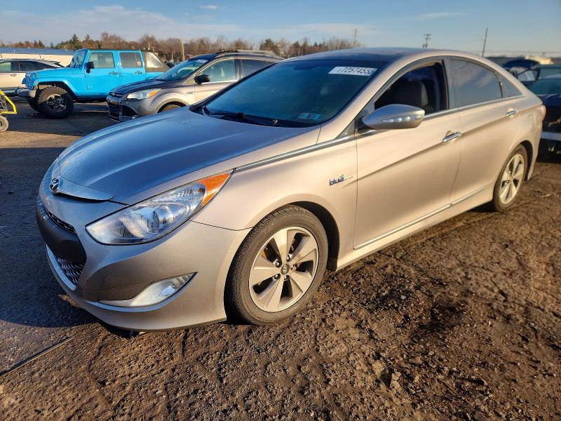 HYUNDAI SONATA HYB 2011 with VIN KMHEC4A4XBA016897 - Photo from auction