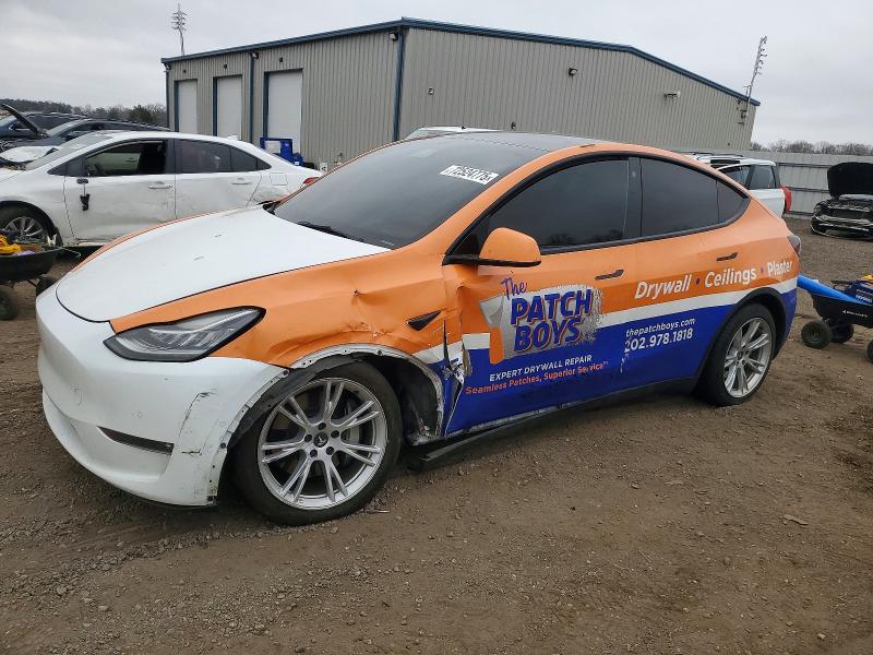 TESLA MODEL Y 2022 with VIN 7SAYGDEE9NF377545 - Photo from auction