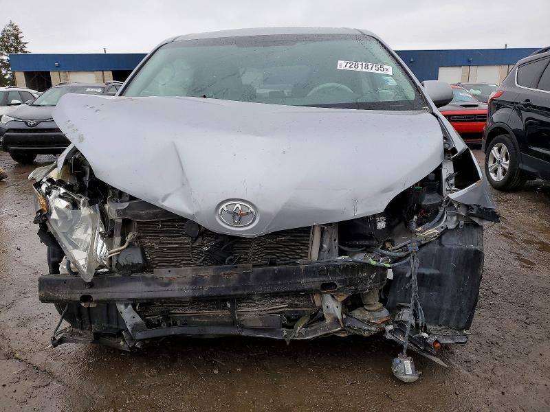Photo 5 from auction – 2011 TOYOTA SIENNA XLE with VIN 5TDDK3DC6BS022859