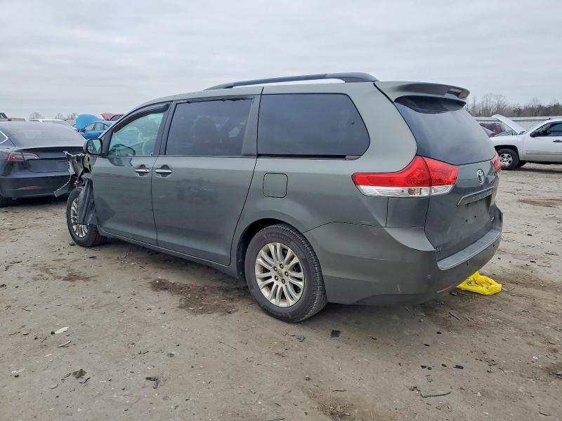 Photo 2 from auction – 2011 TOYOTA SIENNA XLE with VIN 5TDYK3DC4BS087257