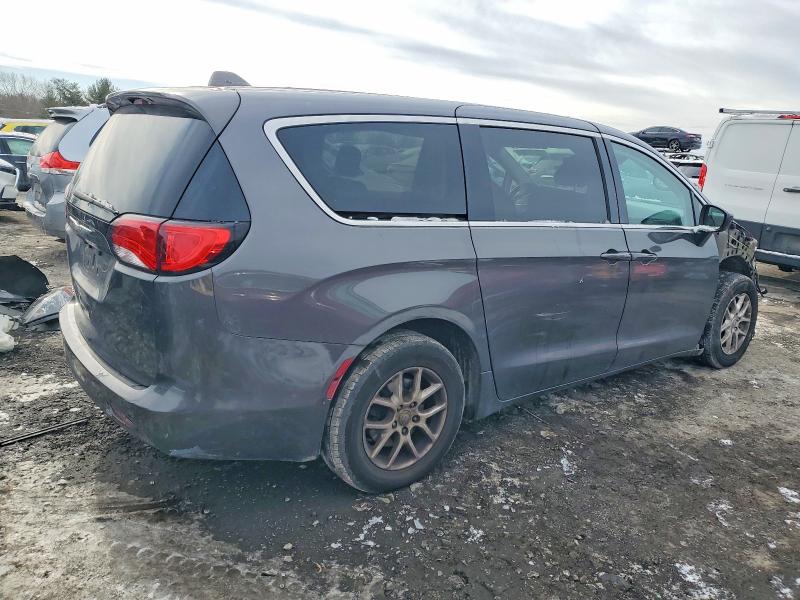 Photo 3 from auction – 2017 CHRYSLER PACIFICA with VIN 2C4RC1CG1HR553724