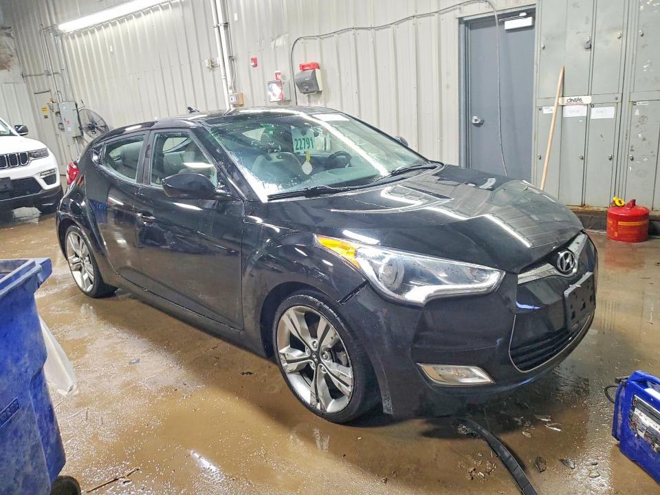 Photo 4 from auction – 2014 HYUNDAI VELOSTER with VIN KMHTC6AD0EU199104