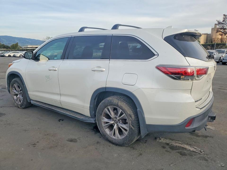Photo 2 from auction – 2016 TOYOTA HIGHLANDER with VIN 5TDBKRFH3GS307044