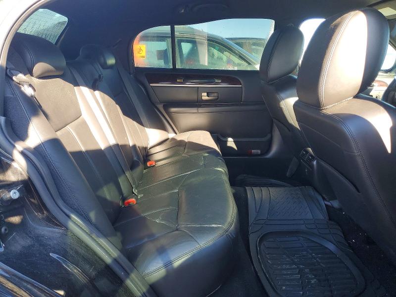 Photo 10 from auction – 2011 LINCOLN TOWN CAR E with VIN 2LNBL8EVXBX753862