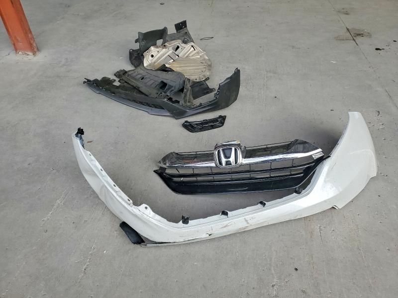 Photo 13 from auction – 2019 HONDA CR-V with VIN 2HKRW6H36KH204847