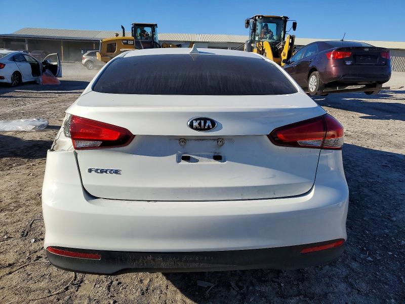 Photo 6 from auction – 2017 KIA FORTE LX with VIN 3KPFK4A7XHE082054