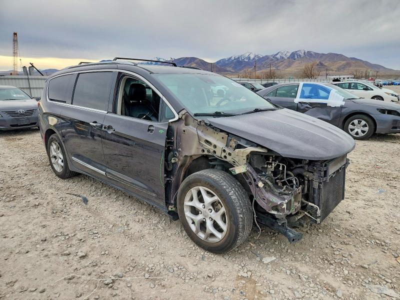 Photo 4 from auction – 2017 CHRYSLER PACIFICA T with VIN 2C4RC1EGXHR633603