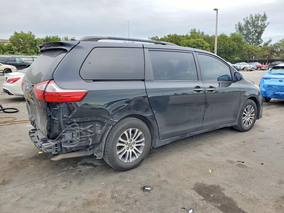 Photo 3 from auction – 2018 TOYOTA SIENNA with VIN 5TDYZ3DC3JS918242