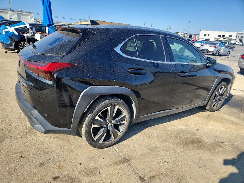 Photo 3 from auction – 2021 LEXUS UX 200 with VIN JTHX3JBH8M2037031