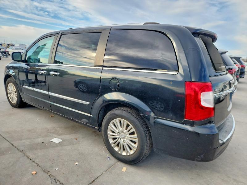 Photo 2 from auction – 2015 CHRYSLER TOWN & COU with VIN 2C4RC1JG4FR677664