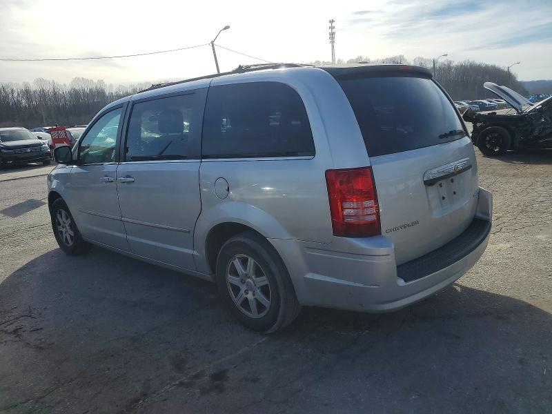 Photo 2 from auction – 2010 CHRYSLER TOWN & COU with VIN 2A4RR5D14AR337978