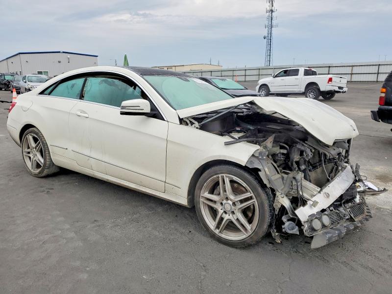 Photo 4 from auction – 2011 MERCEDES-BENZ E with VIN WDDKJ5GB5BF083019