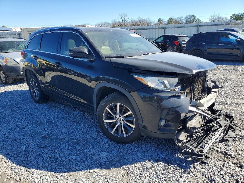 Photo 4 from auction – 2017 TOYOTA HIGHLANDER with VIN 5TDKZRFHXHS523700