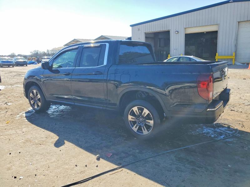 Photo 2 from auction – 2017 HONDA RIDGELINE with VIN 5FPYK3F53HB019714