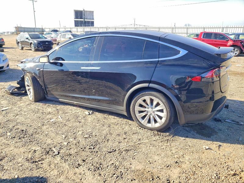 Photo 2 from auction – 2017 TESLA MODEL X with VIN 5YJXCAE2XHF077364