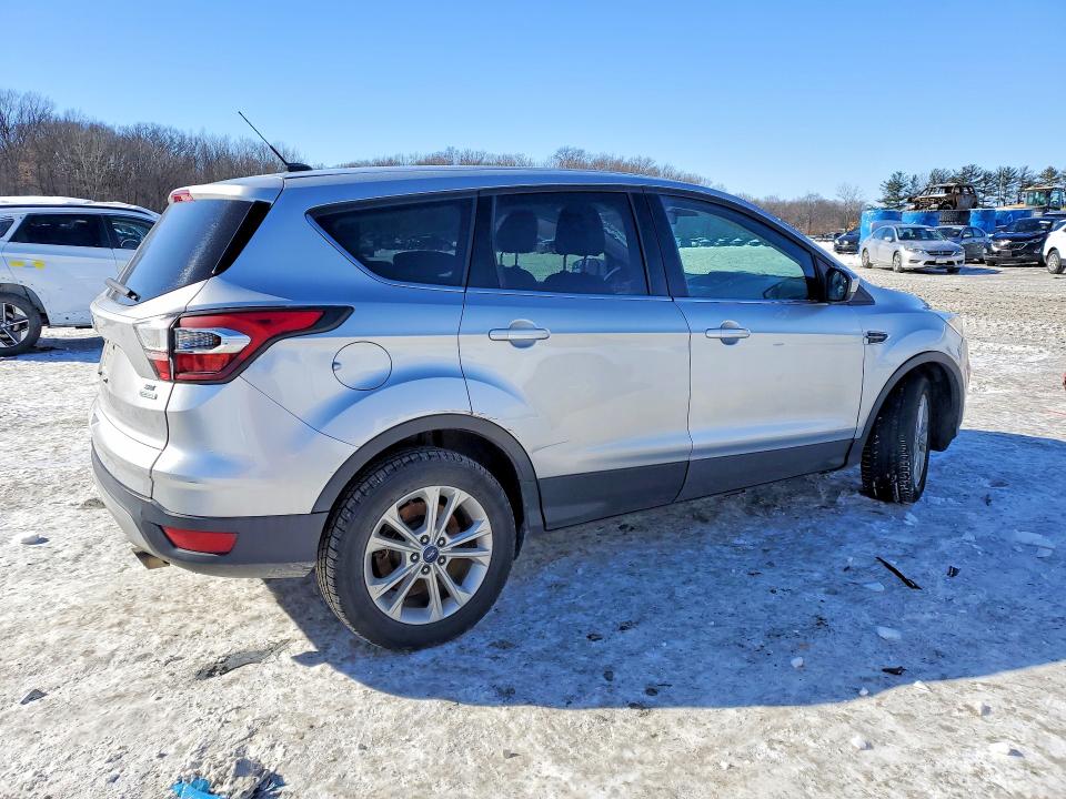 Photo 3 from auction – 2017 FORD ESCAPE with VIN 1FMCU0GD5HUB22024