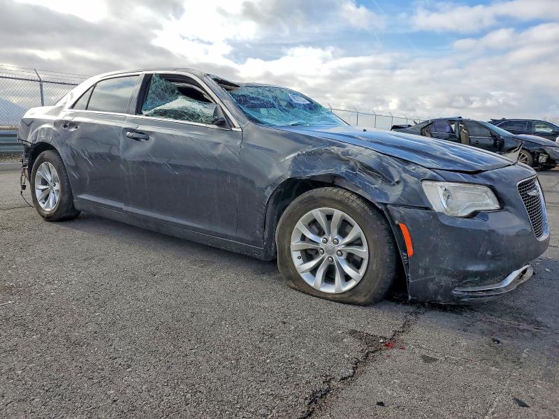 Photo 4 from auction – 2015 CHRYSLER 300 with VIN 2C3CCAAG0FH881636