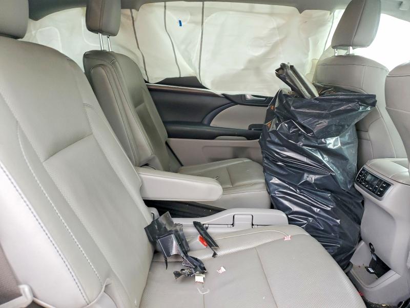 Photo 11 from auction – 2016 TOYOTA HIGHLANDER with VIN 5TDYKRFHXGS173417