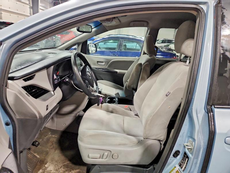 Photo 7 from auction – 2017 TOYOTA SIENNA LE with VIN 5TDKZ3DC7HS805166