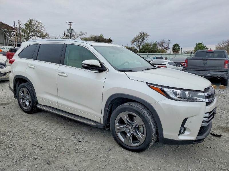 Photo 4 from auction – 2017 TOYOTA HIGHLANDER with VIN 5TDYZRFH6HS223274