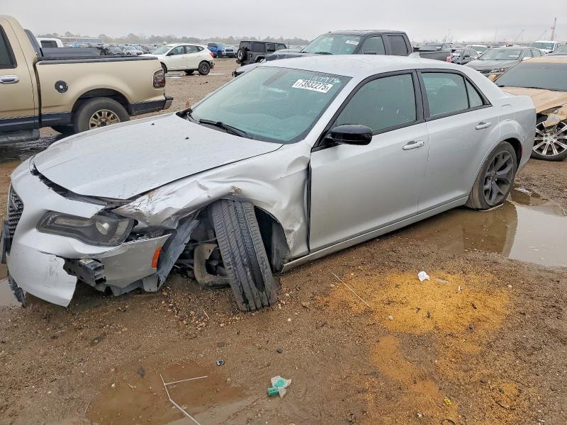 CHRYSLER 300 2021 with VIN 2C3CCAAG1MH580189 - Photo from auction