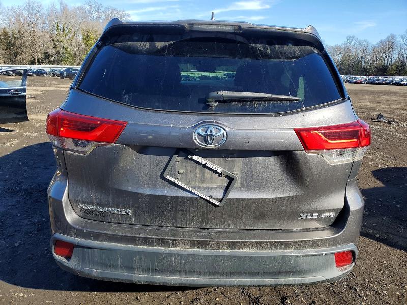 Photo 6 from auction – 2017 TOYOTA HIGHLANDER with VIN 5TDJZRFH4HS363177