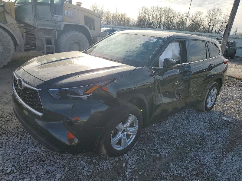 TOYOTA HIGHLANDER 2021 with VIN 5TDCZRAH8MS085555 - Photo from auction