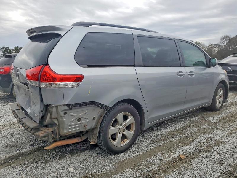 Photo 3 from auction – 2014 TOYOTA SIENNA LE with VIN 5TDKK3DC7ES454288