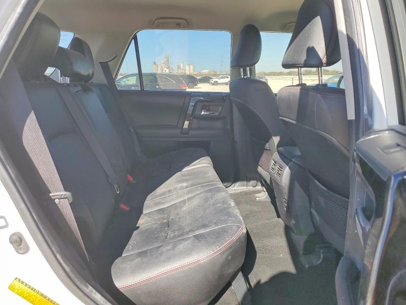 Photo 11 from auction – 2018 TOYOTA 4RUNNER SR with VIN JTEBU5JR3J5488691