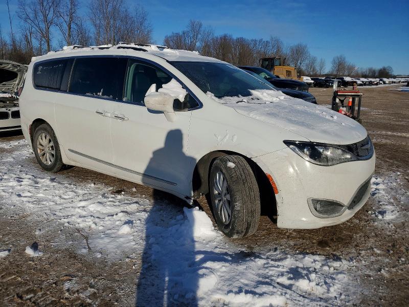 Photo 4 from auction – 2017 CHRYSLER PACIFICA with VIN 2C4RC1BGXHR587386