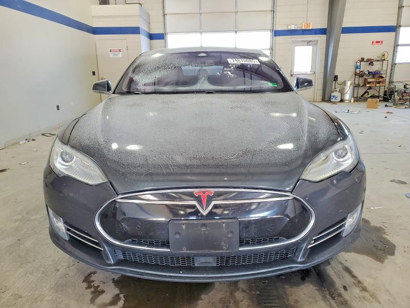 Photo 5 from auction – 2015 TESLA MODEL S with VIN 5YJSA1H18FF083907