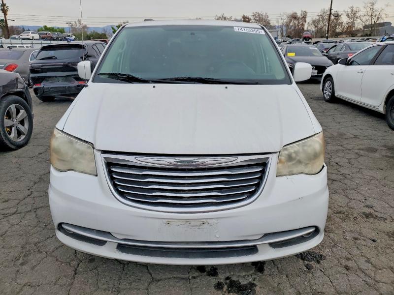 Photo 5 from auction – 2014 CHRYSLER TOWN & COU with VIN 2C4RC1BG0ER440912
