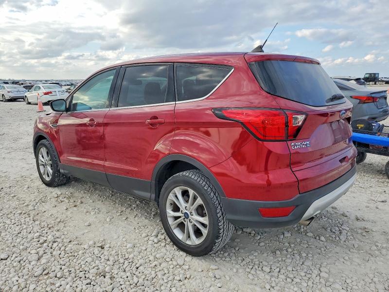 Photo 2 from auction – 2019 FORD ESCAPE SE with VIN 1FMCU0GDXKUB19692