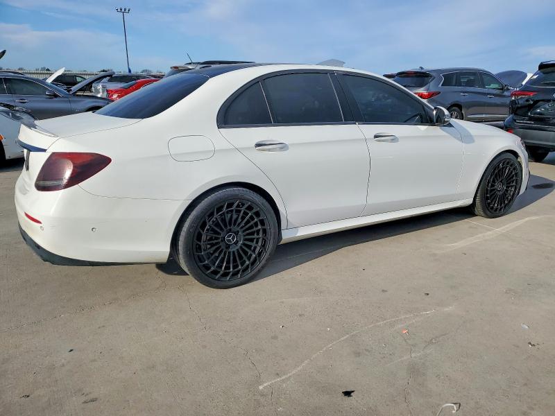 Photo 3 from auction – 2017 MERCEDES-BENZ E 300 with VIN WDDZF4JB5HA158889